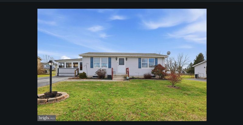 22 Spruce Ln